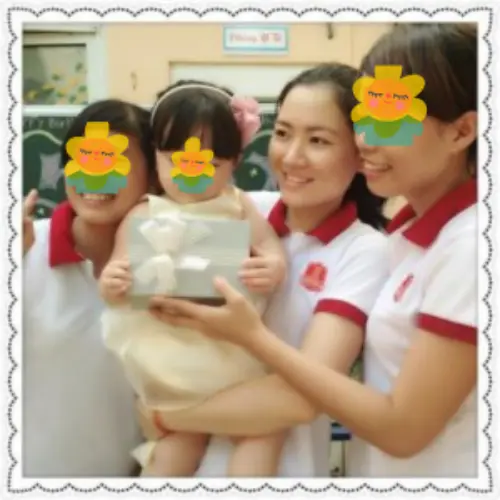 Tâm Miu bế em bé